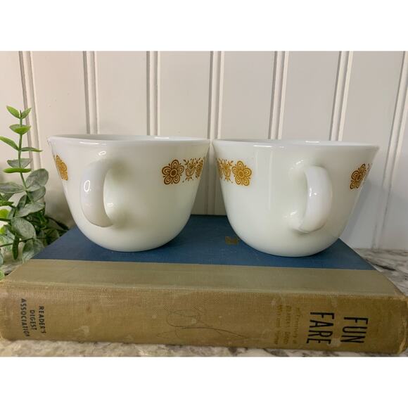 Vintage set of 2 Pyrex Butterfly Gold Milk Glass Mugs Teacups Retro GrandmaCore - Picture 4 of 9